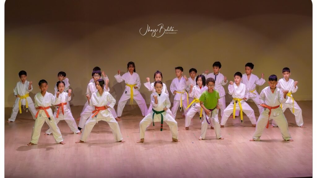 Enfants en kimono d'arts martiaux au BAM Studio